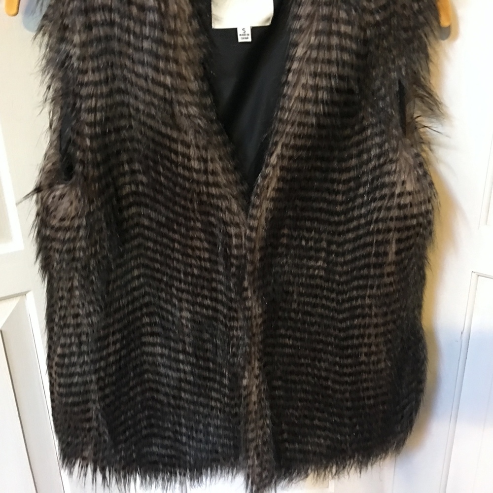 JACK Black/ Brown Faux Wispy Fur Vest - Picture 3 of 8